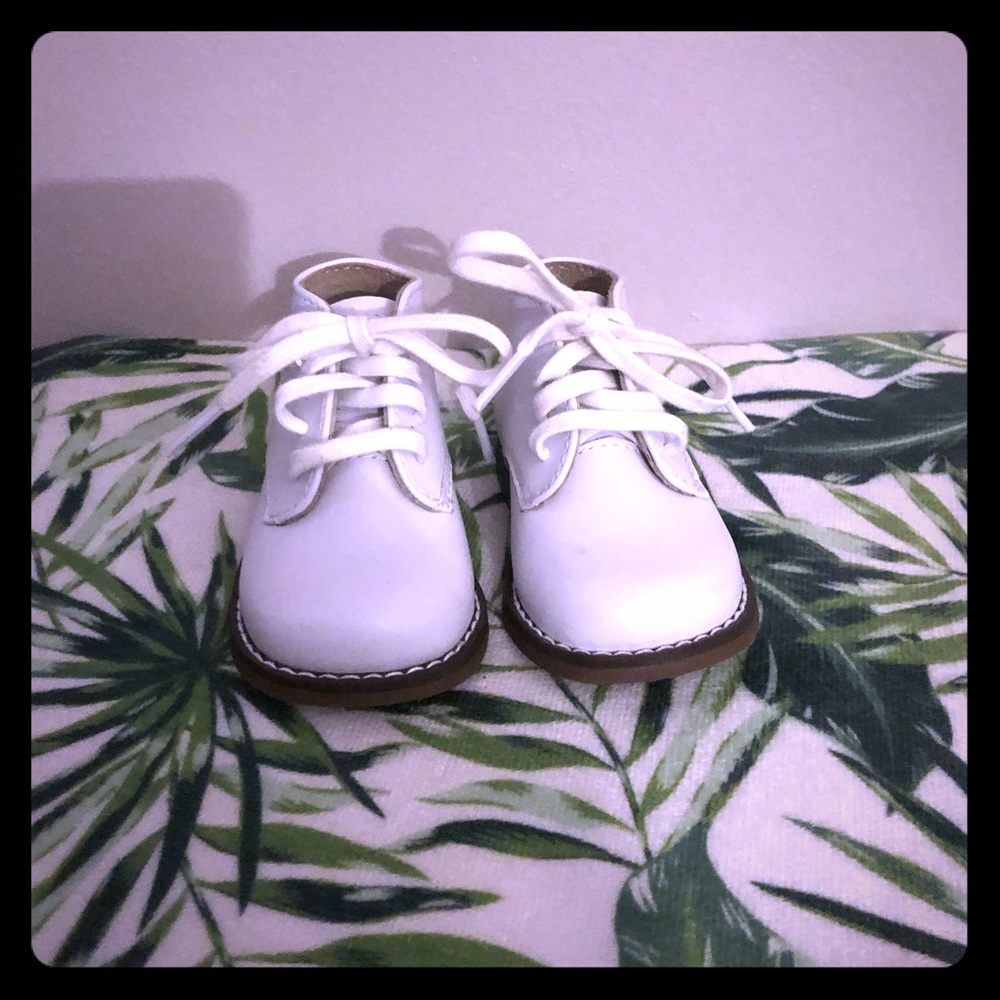 Footnotes Walking Shoes